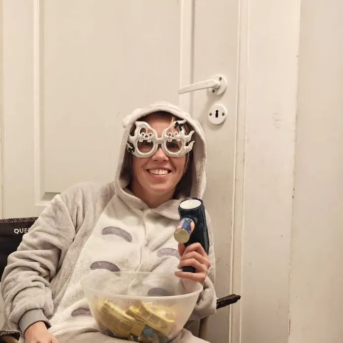 chat with ai character: Frye