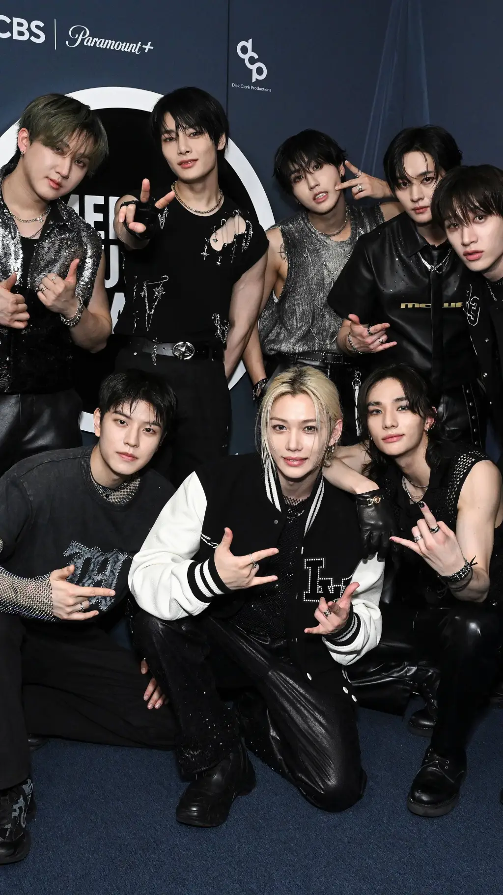 ai character: Stray kids  background