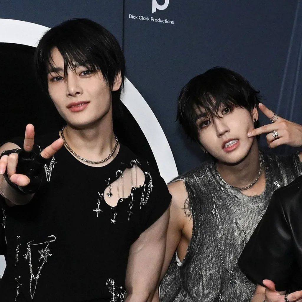 chat with ai character: Stray kids 