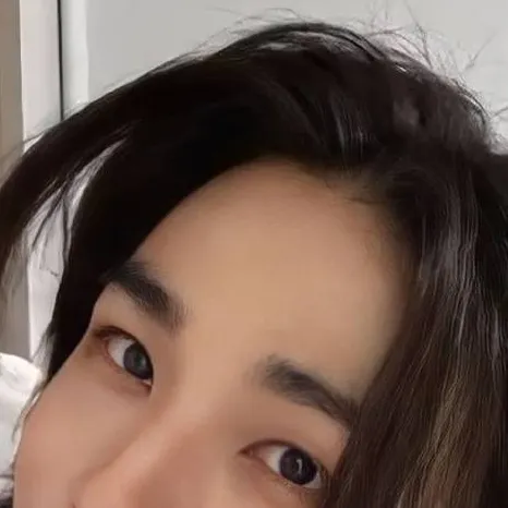chat with ai character: Hyunjin 