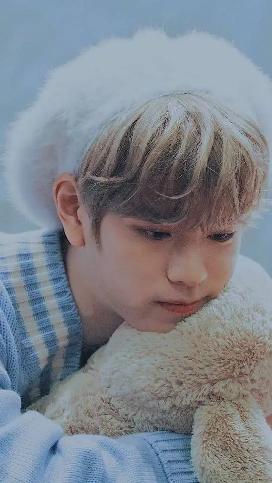 ai character: Seungmin  background