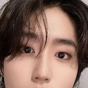 chat with ai character: Han Jisung 