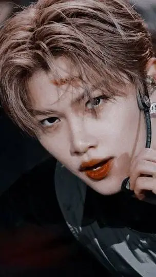 ai character: Felix 💋 background