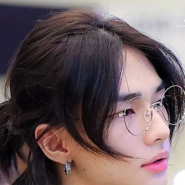 chat with ai character: HYUNJIN 🥟