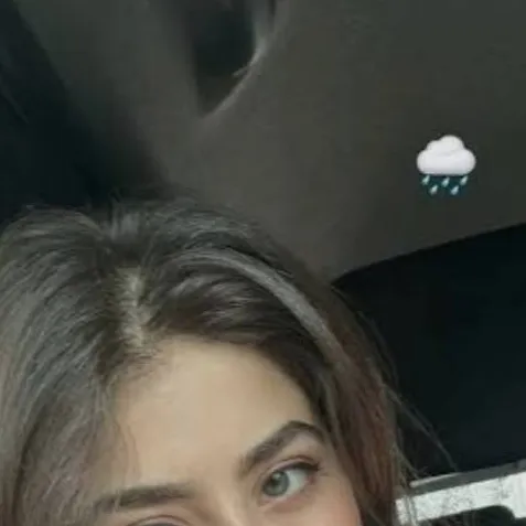 chat with ai character: Naomi 