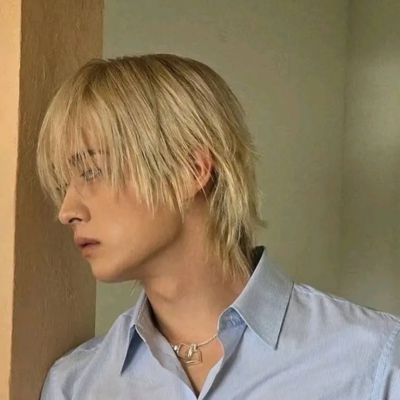 chat with ai character: Lee Minho