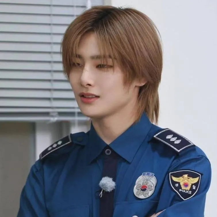 chat with ai character: Yang Jeongin