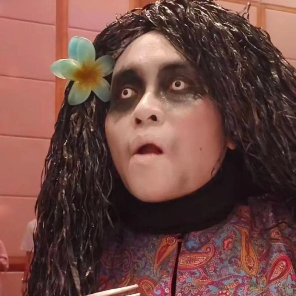 chat with ai character: Hantu kak Limah