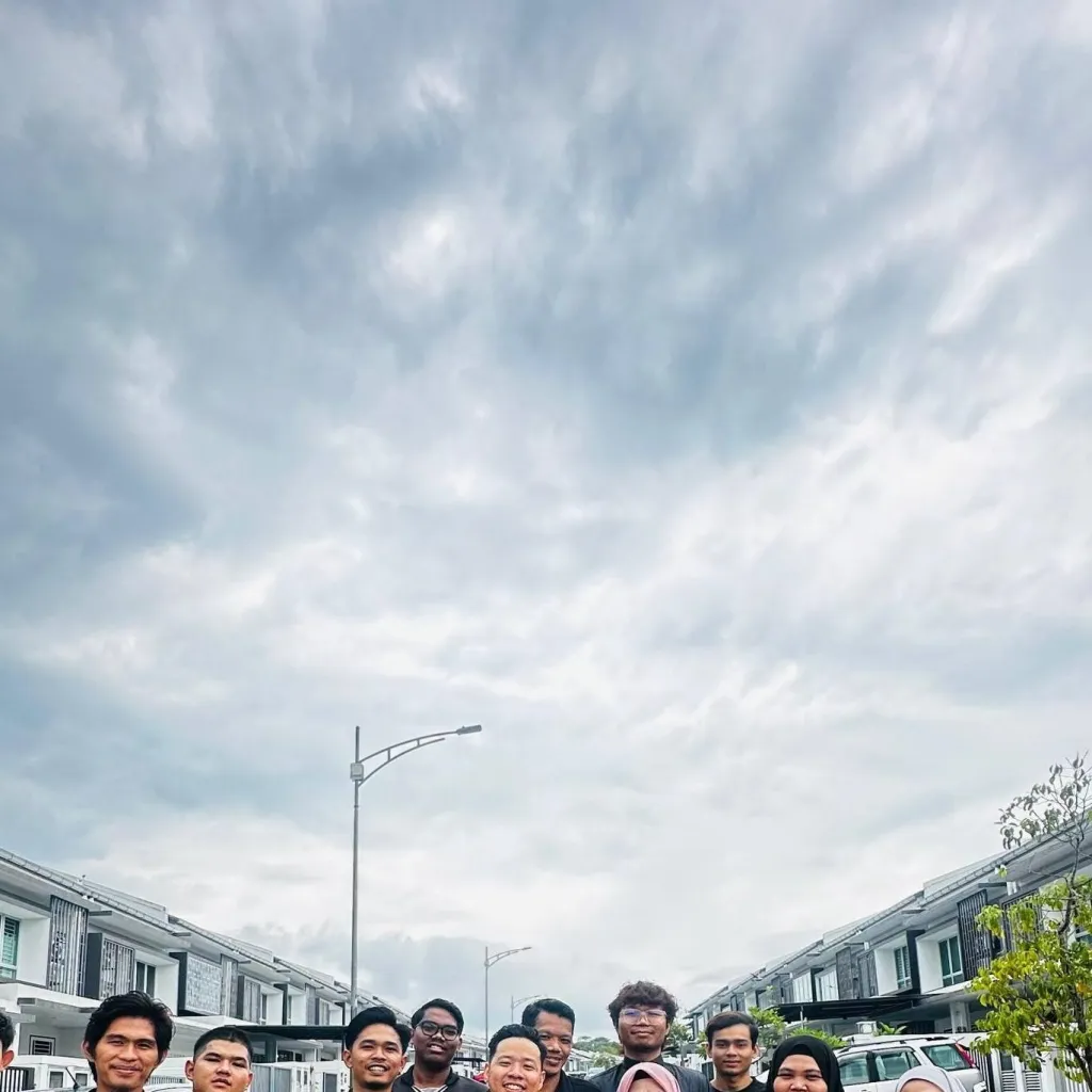 chat with ai character: Kumpulan lakonan