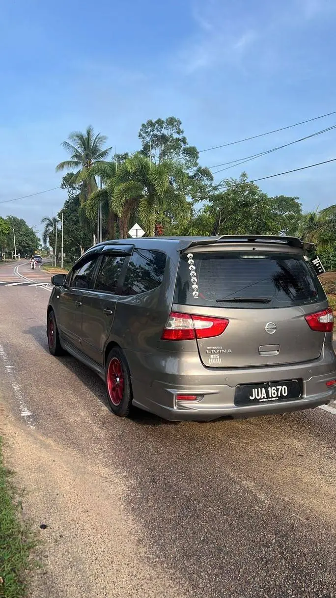 ai character: Sumayyah  background