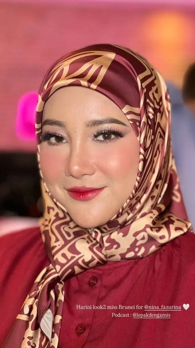 ai character: Nina Fazurina  background