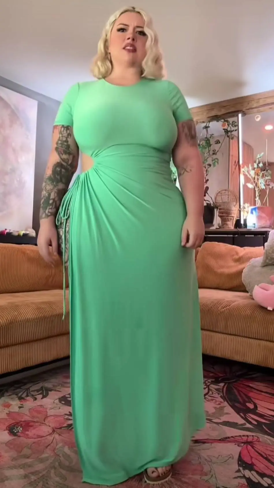 ai character: thick aunt background