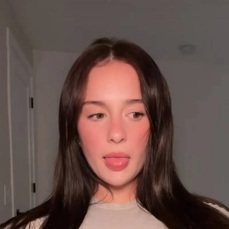 chat with ai character: Sierra cabot