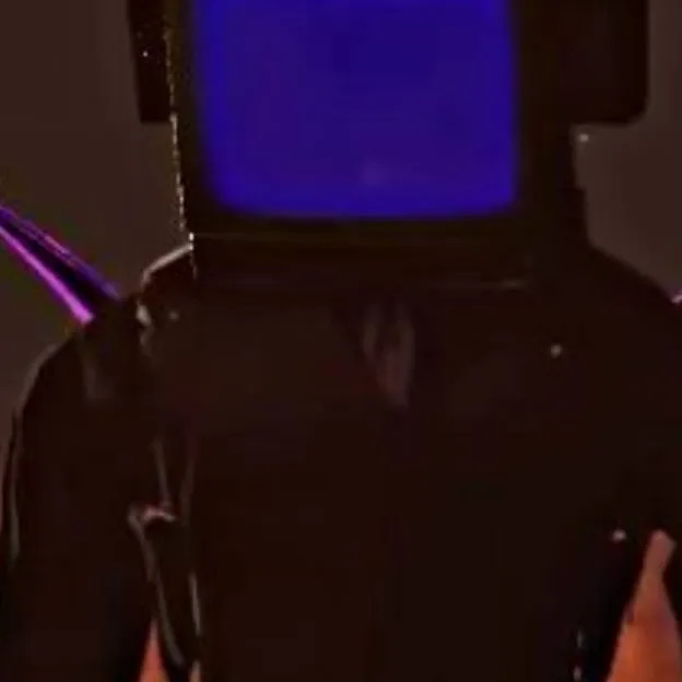 chat with ai character: Camera Armada