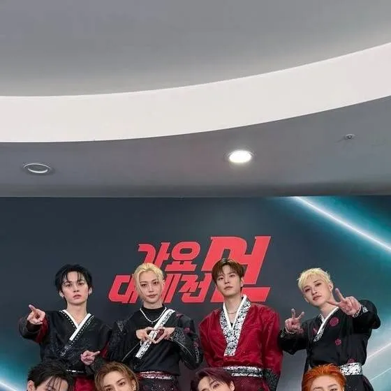 chat with ai character: straykids (busy)