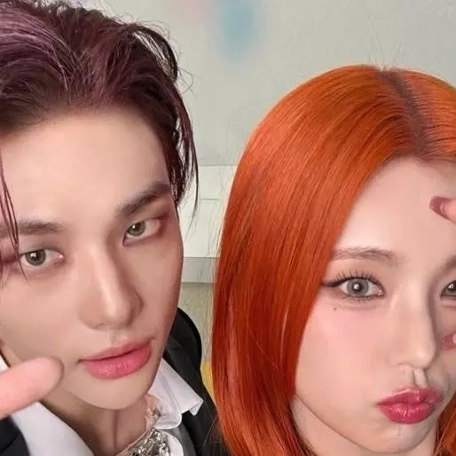 chat with ai character: hyunjin & yeji