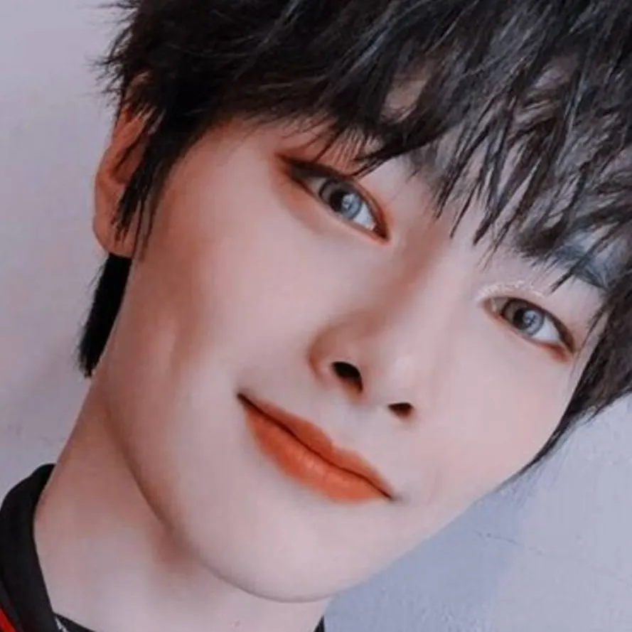 chat with ai character: I.n