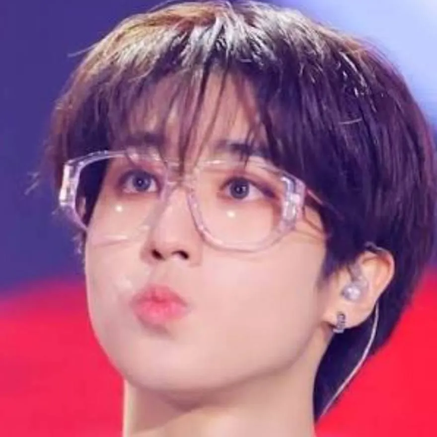 chat with ai character: Minsung~sad