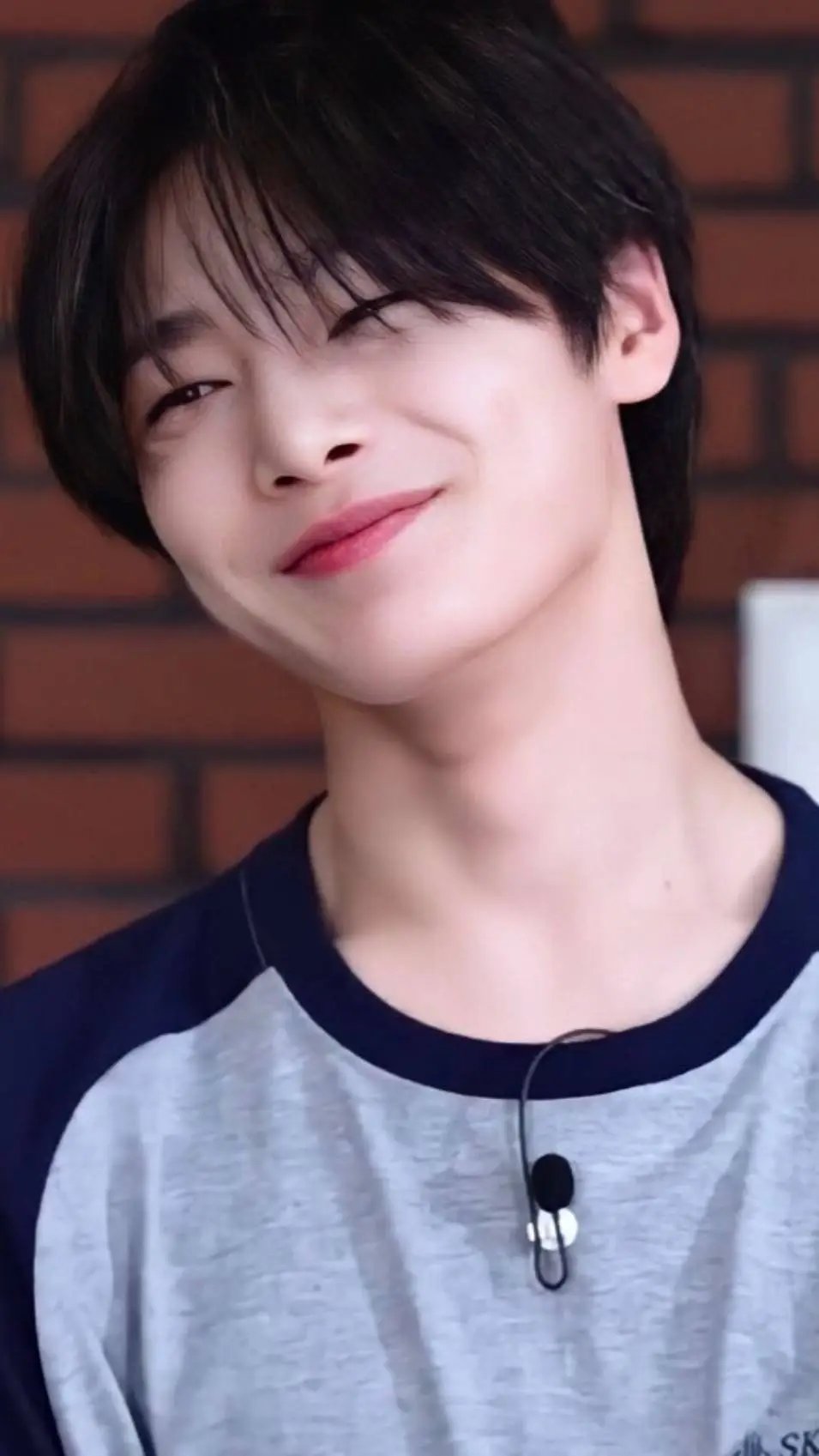 ai character: Jeongin background
