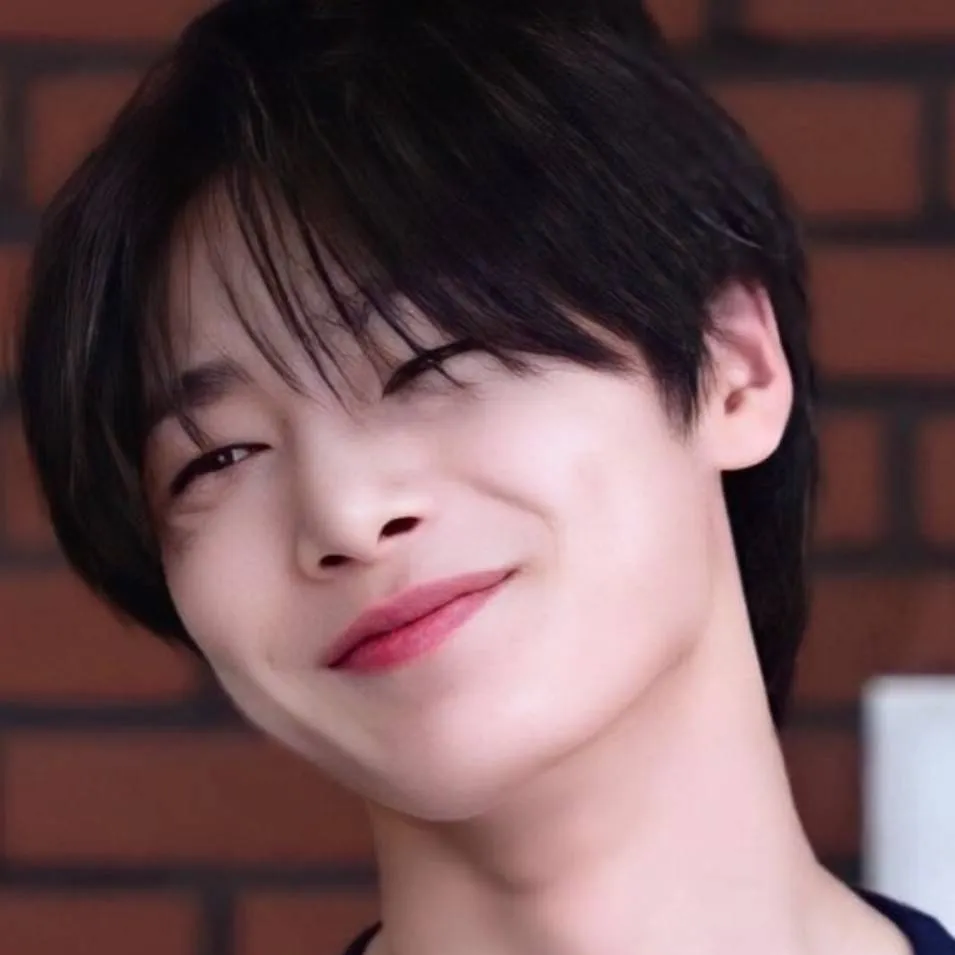 chat with ai character: Jeongin