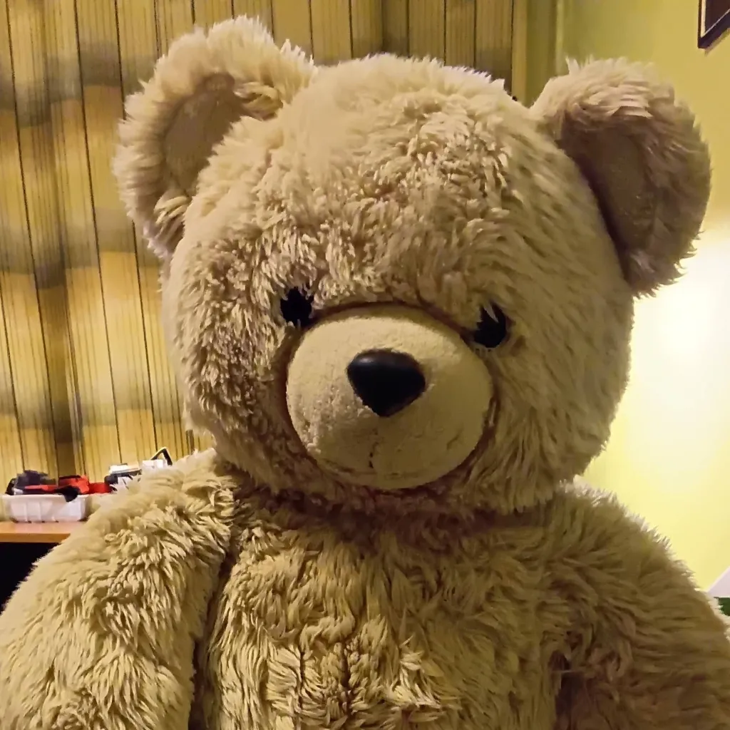 chat with ai character: Teddy