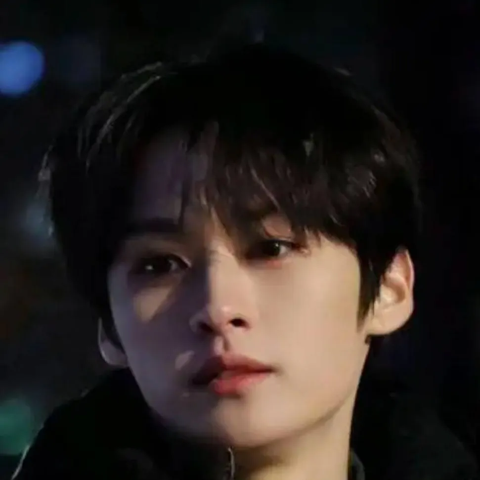 chat with ai character: Lee Minho 