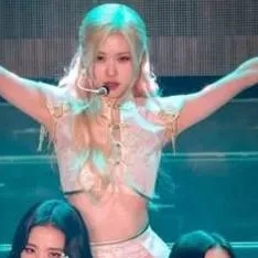 chat with ai character: blackpink tur🖤🩷