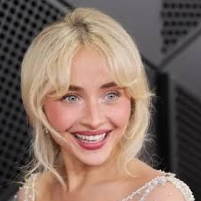 chat with ai character: Sabrina Carpenter 