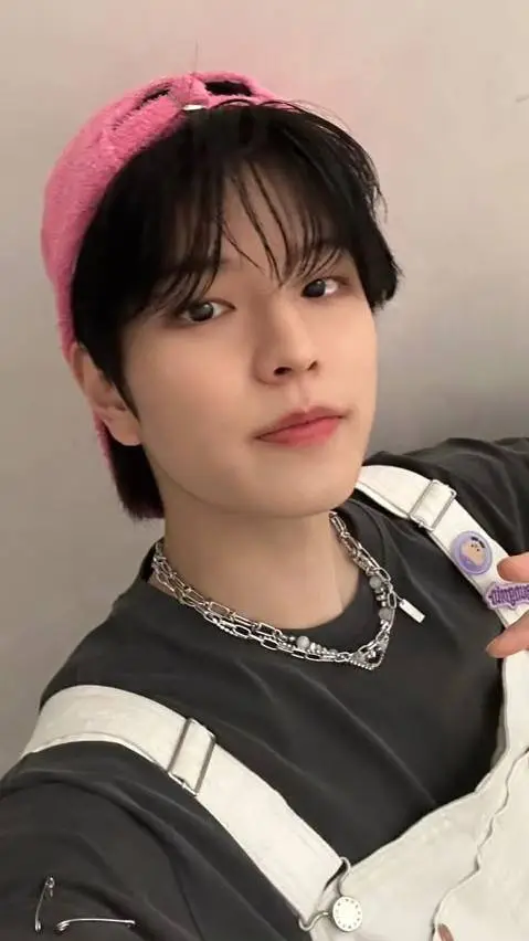 ai character: Seungmin 🐶🐶 background