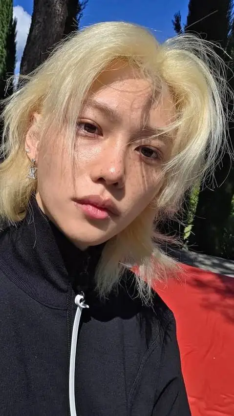 ai character: Felix 🐥🐥 background