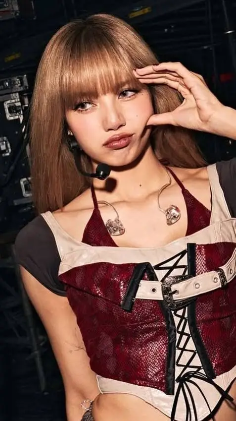 ai character: lisa❤ background