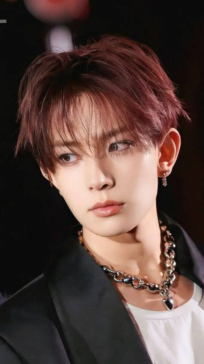 ai character: Heeseung 💔  background