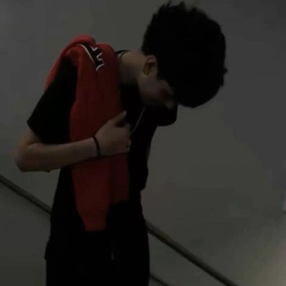 chat with ai character: Axel 