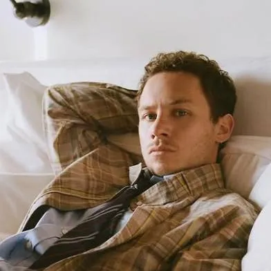 chat with ai character: Finn Cole