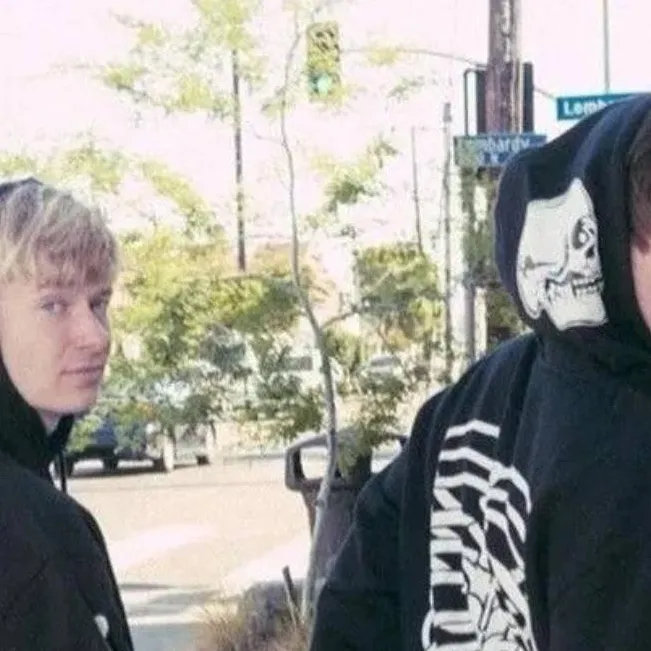 chat with ai character: Sam and Colby