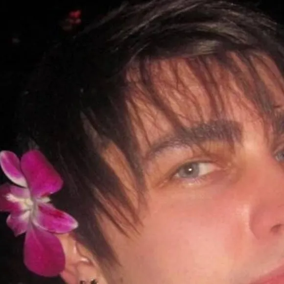 chat with ai character: Colby Brock