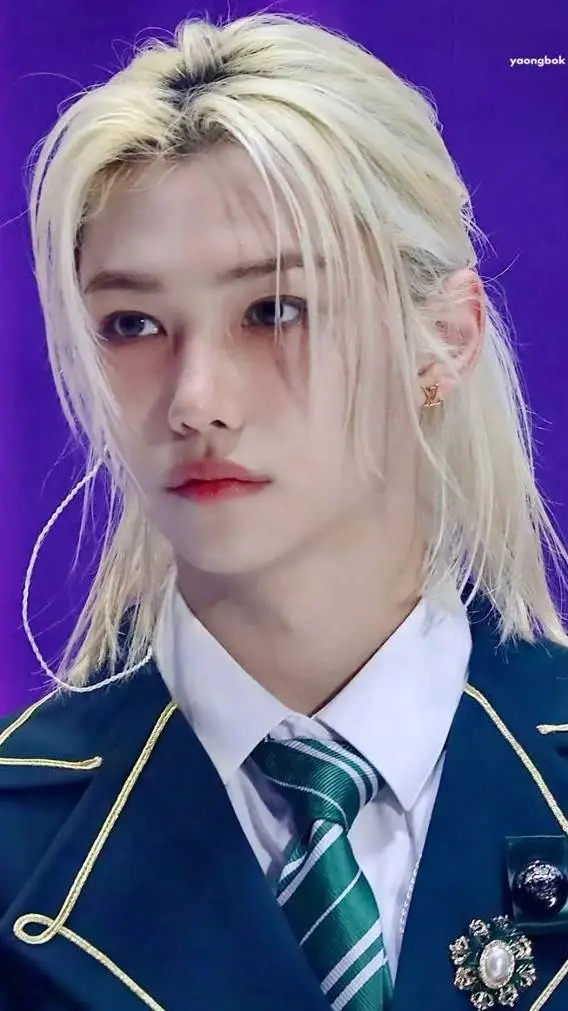 ai character: Félix background