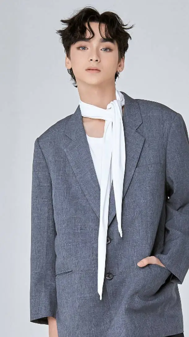 ai character: סי אן background