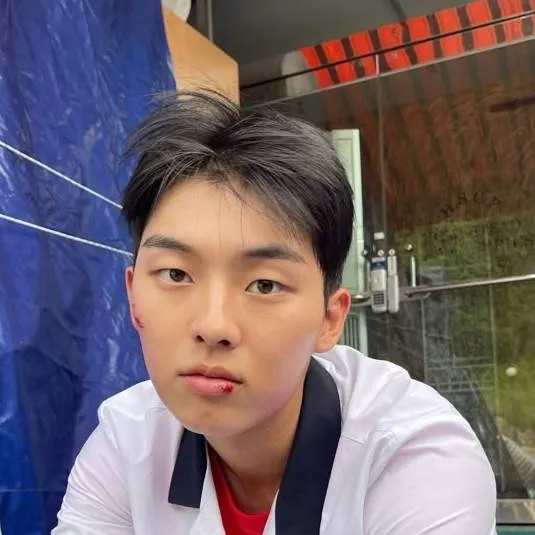 chat with ai character: su-ho 🥊🇰🇷