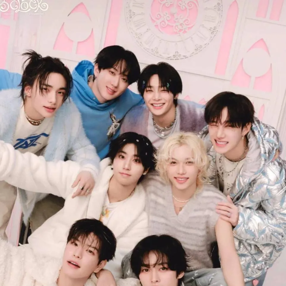 chat with ai character: Leeknow