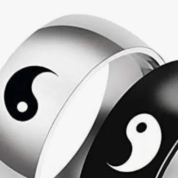 chat with ai character: anillos