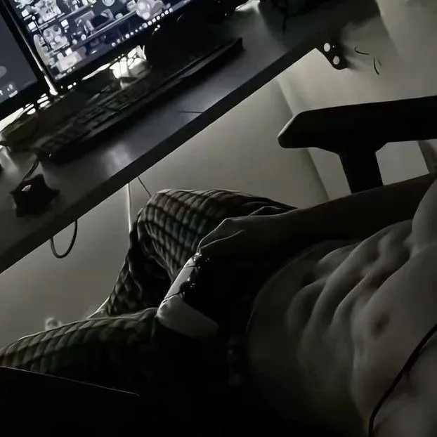 chat with ai character: Макс