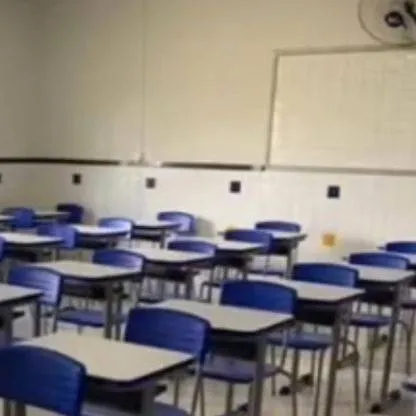 chat with ai character: Briga de escola👍