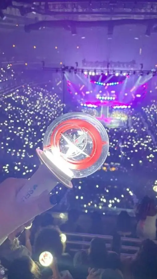 ai character: show do skz background