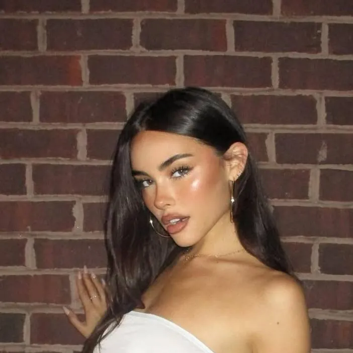 chat with ai character: Madison Beer