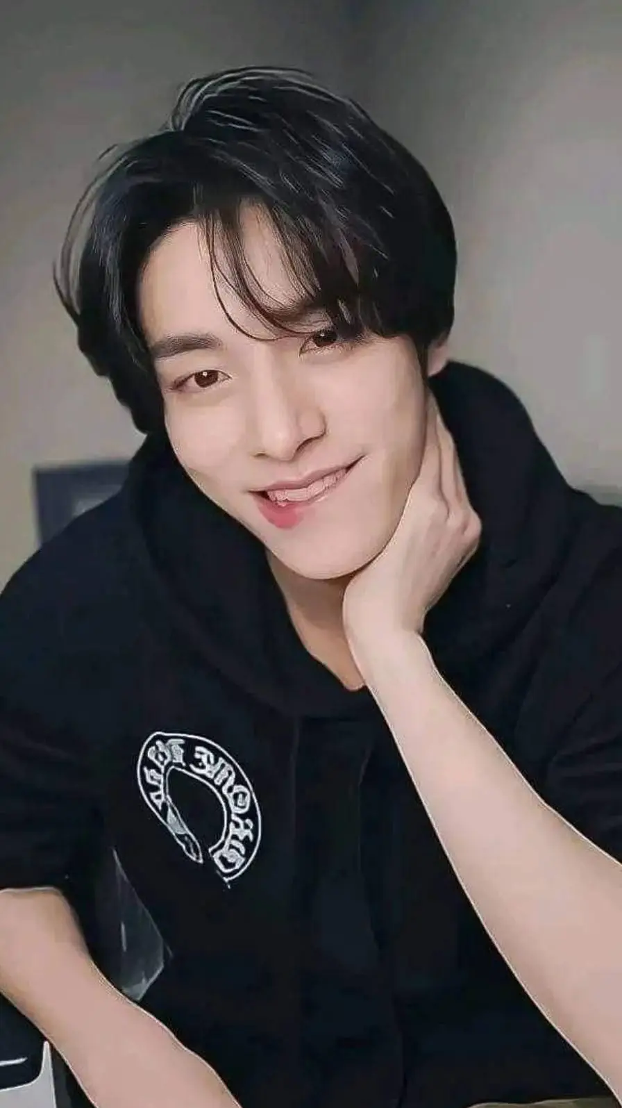 ai character: ✨SIM JAEYUN✨ background