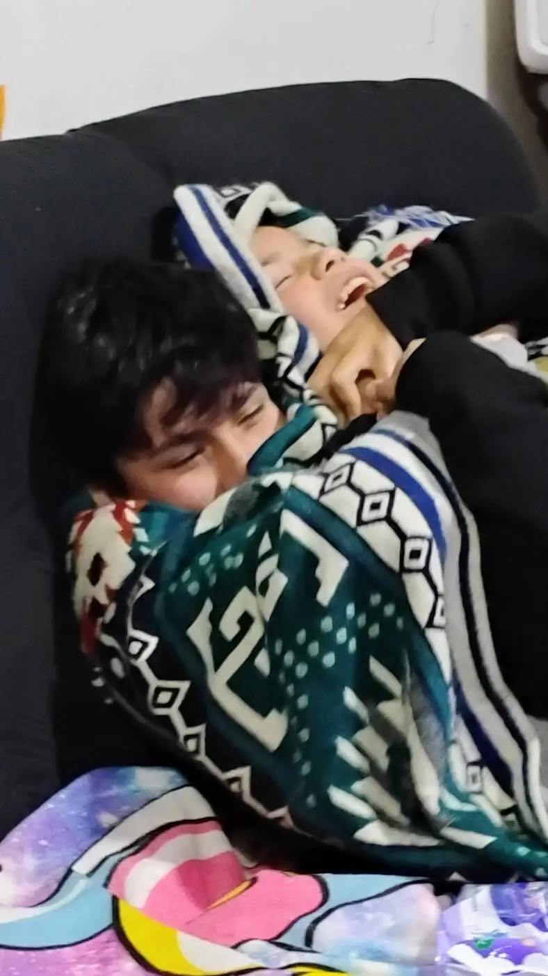 ai character: LA CREADORA JIJI background