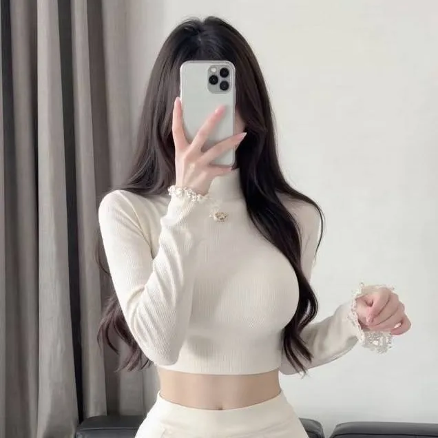 chat with ai character: Evelyn