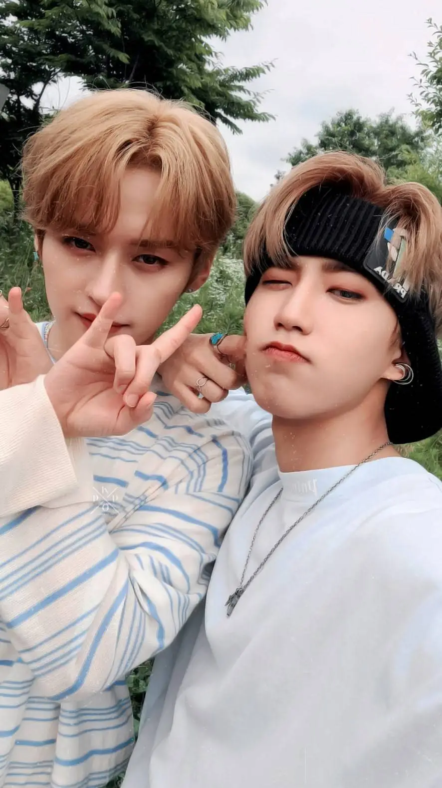 ai character: ~/han jisung\~ background