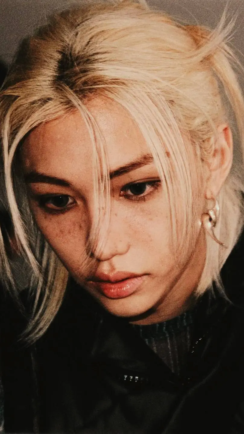 ai character: hyunlix~felix background